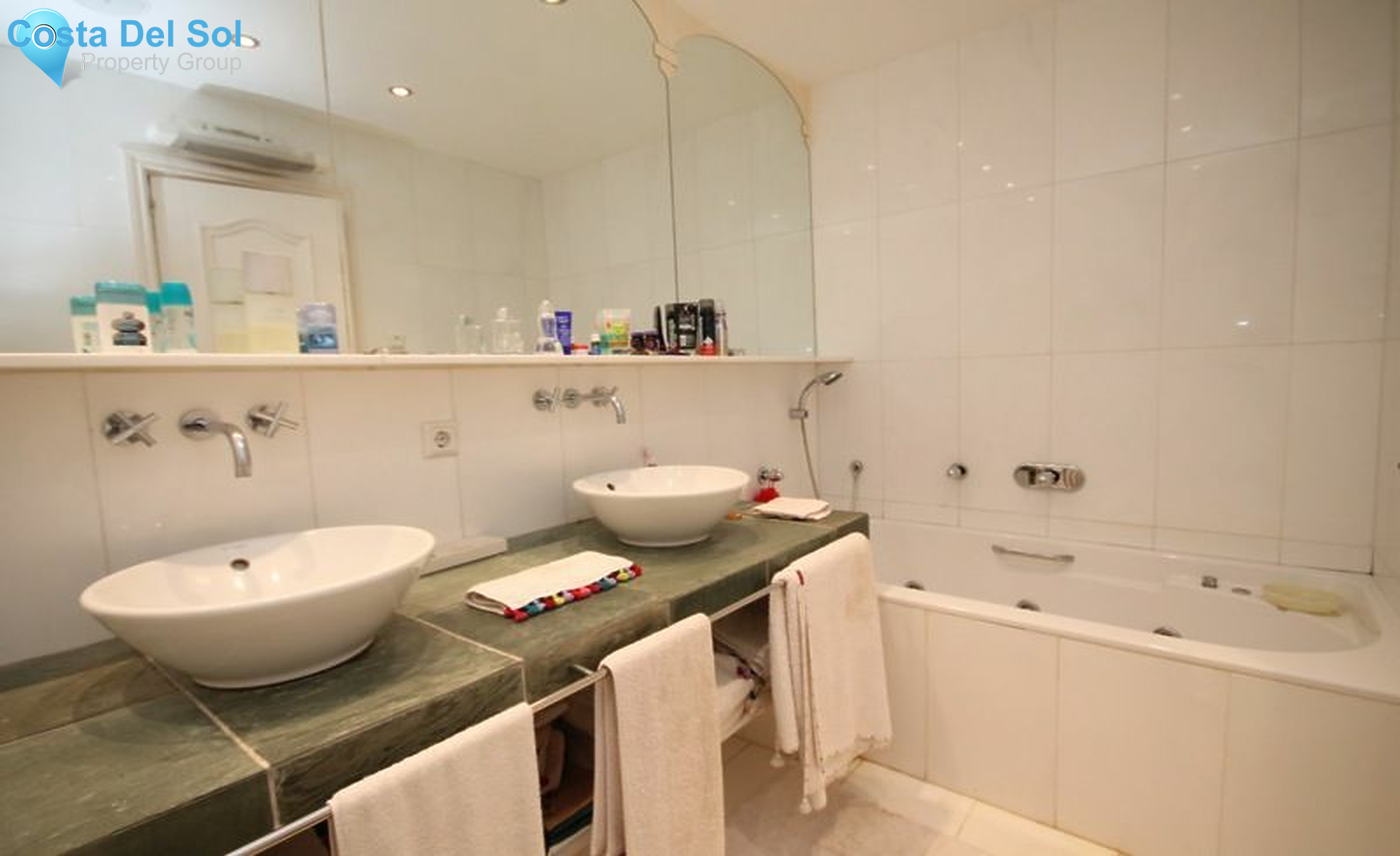 Ground Floor Apartment in The Golden Mile-1546111