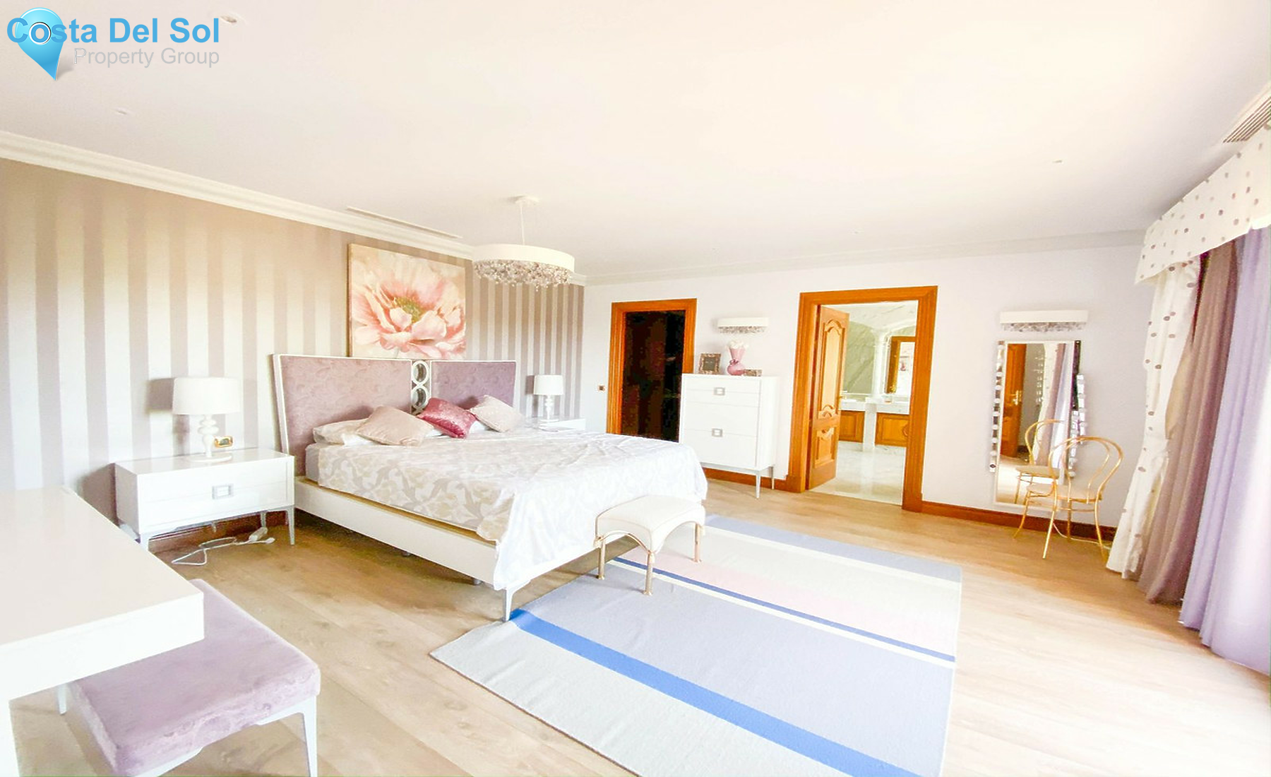 House in El Paraiso-1559231