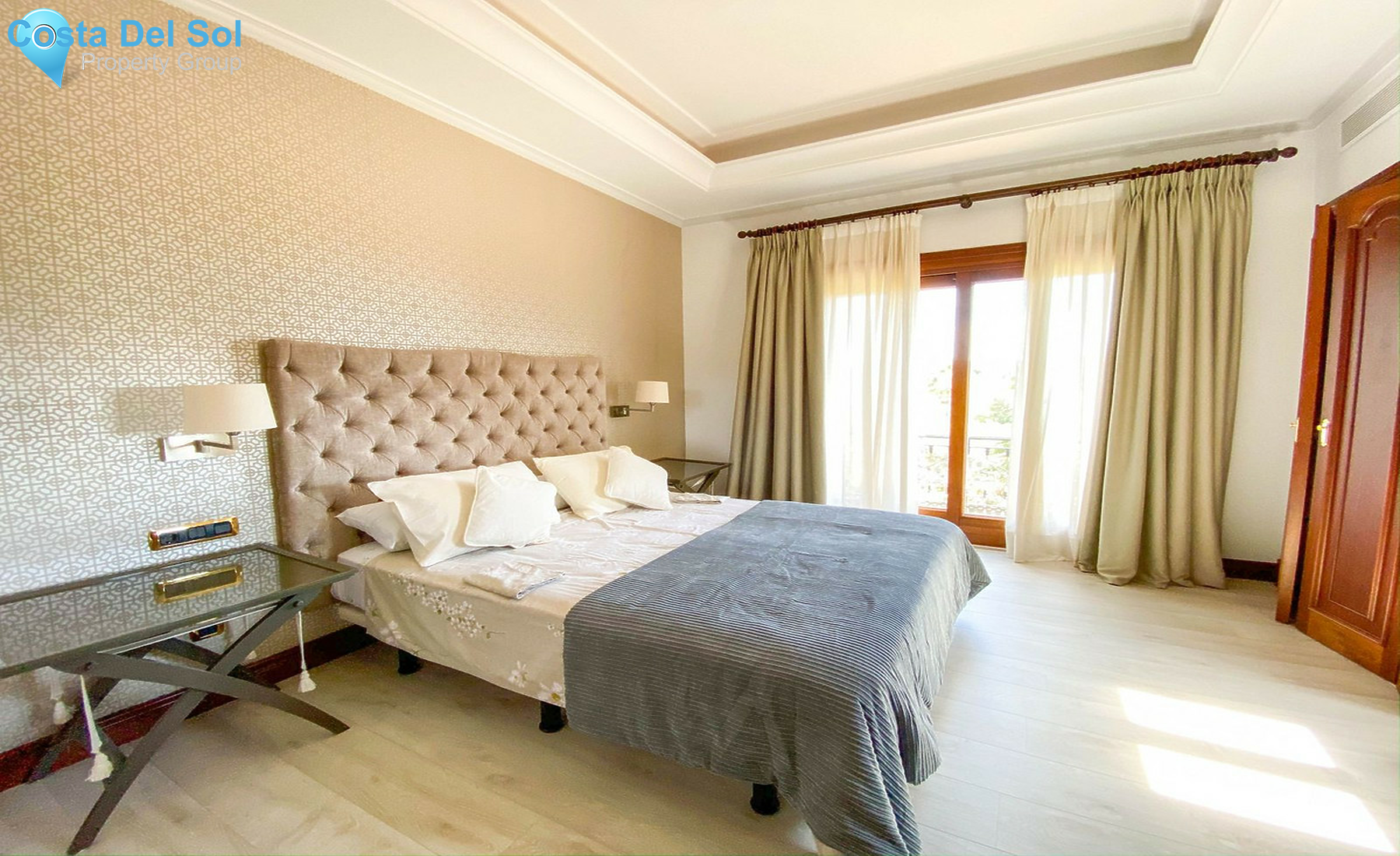 House in El Paraiso-1559232