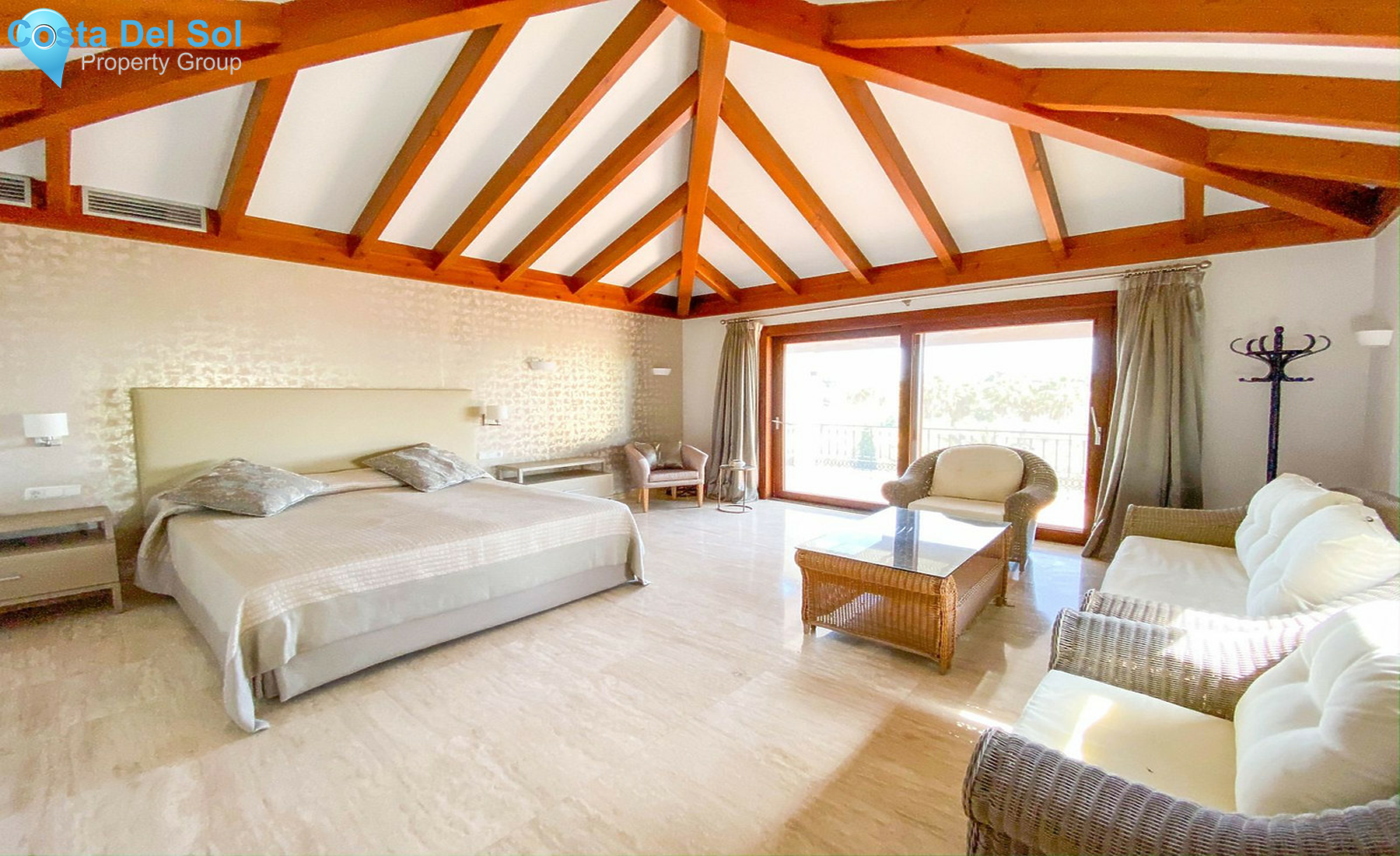 House in El Paraiso-1559235