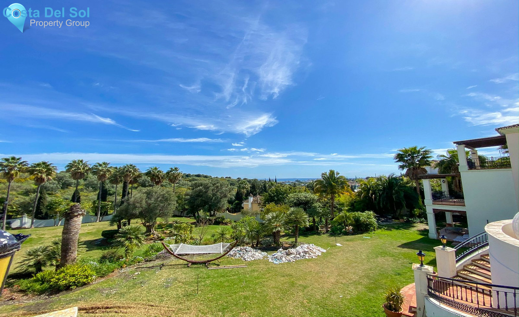 House in El Paraiso-1559221