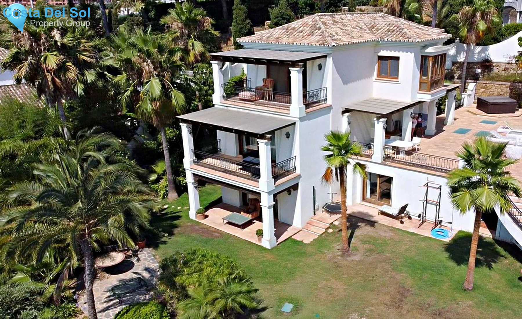 House in El Paraiso-1559222