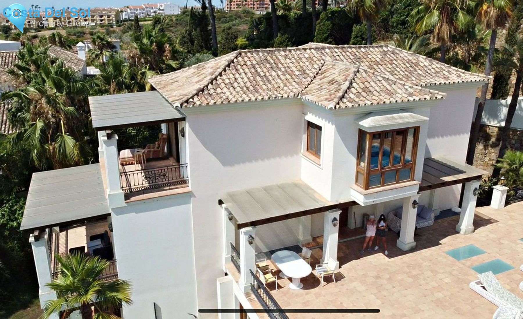 House in El Paraiso-1559223