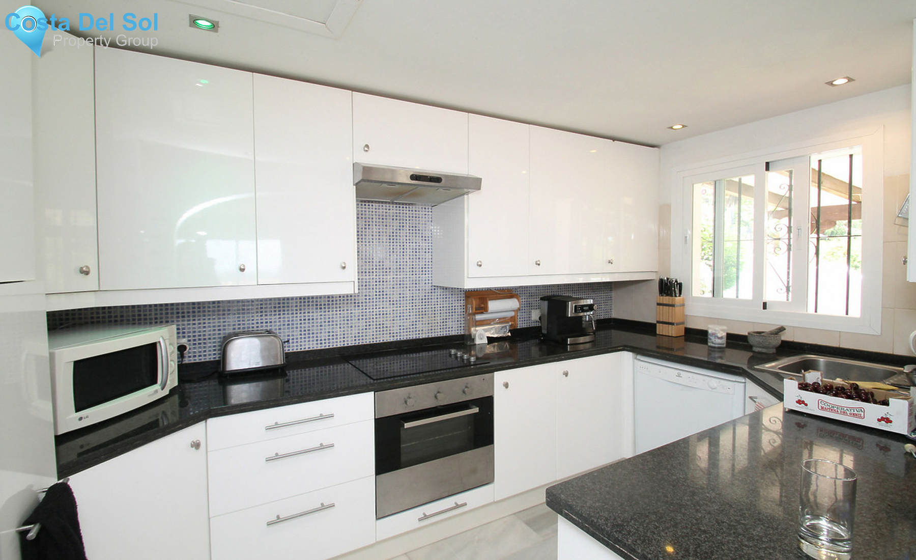 House in Istán-1248022