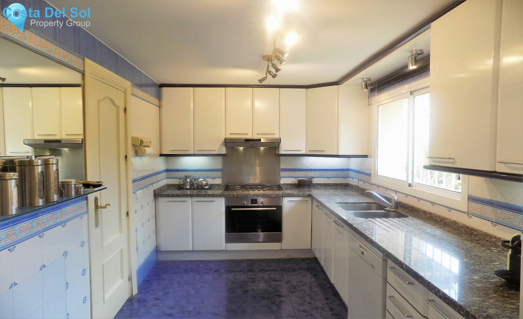 House in Nueva Andalucía-1326987