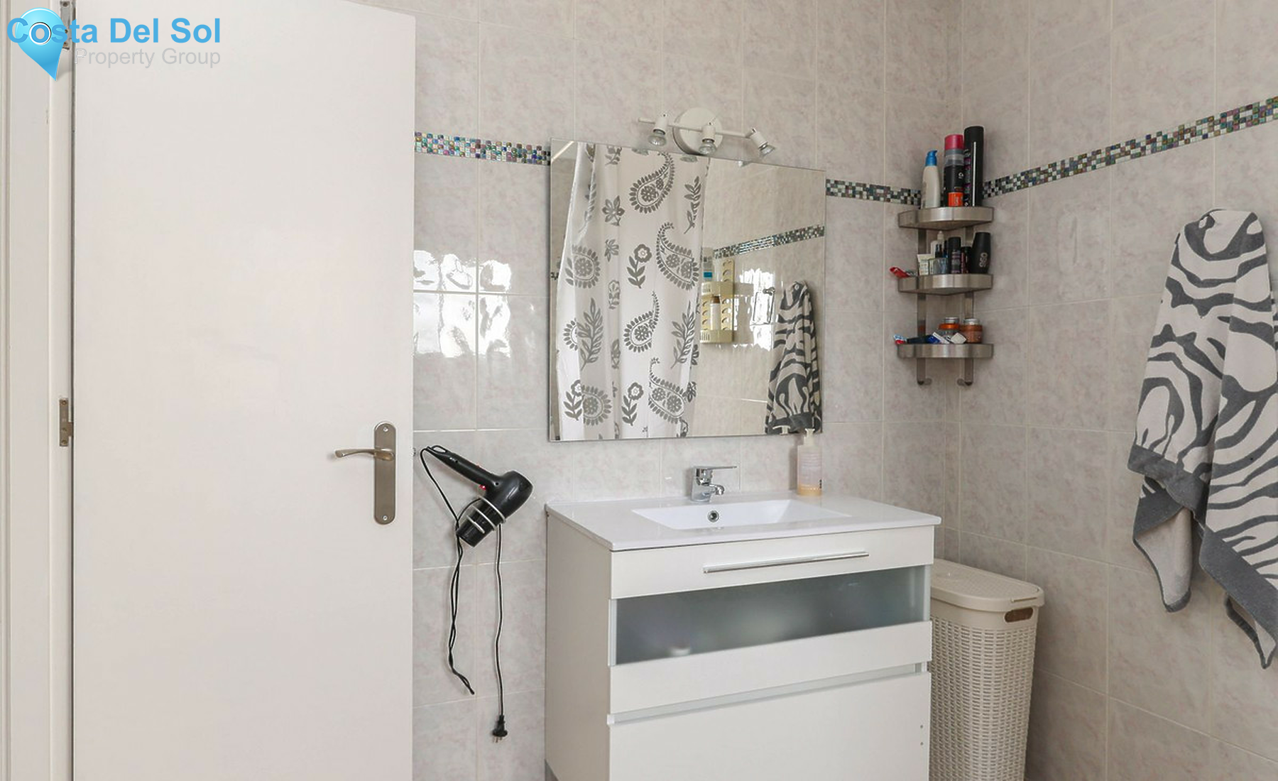 Middle Floor Apartment in Alozaina-1406224