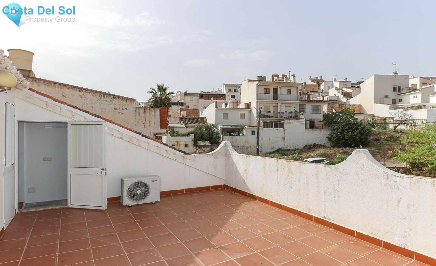 Middle Floor Apartment in Alozaina-1406210