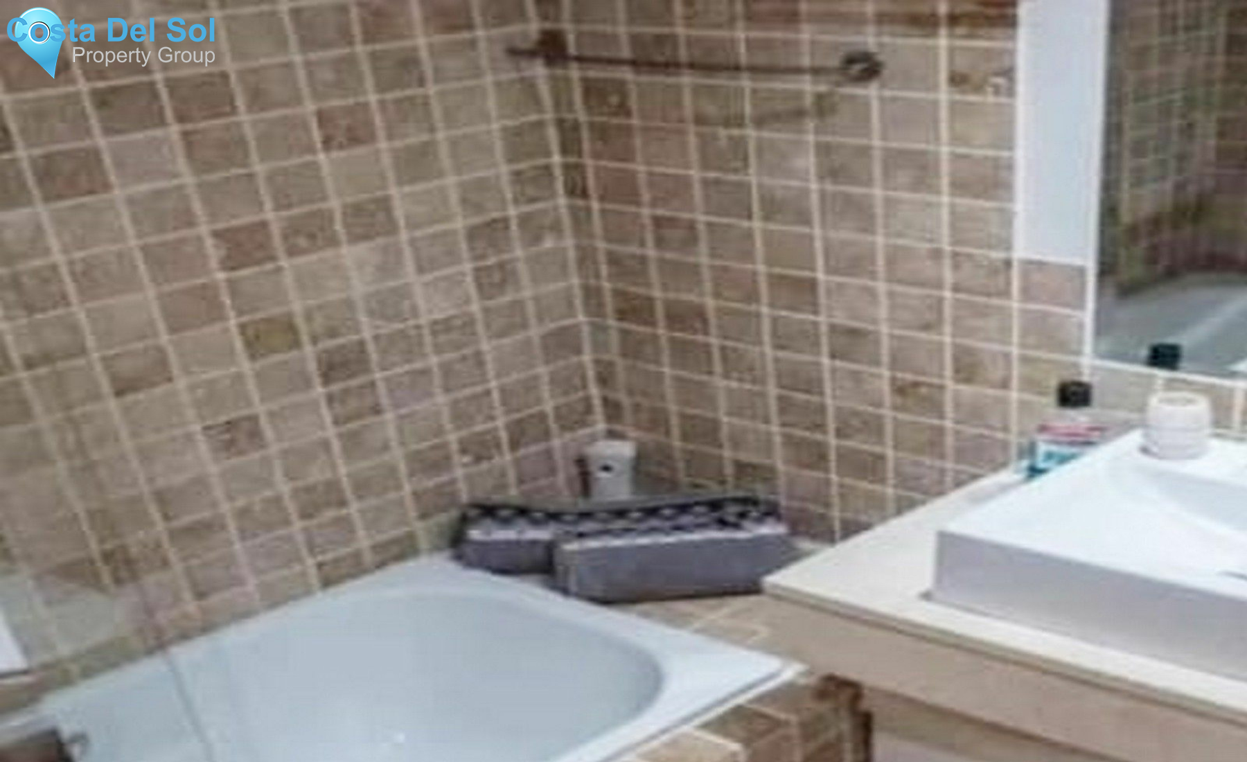 Middle Floor Apartment in Bel Air-1534108