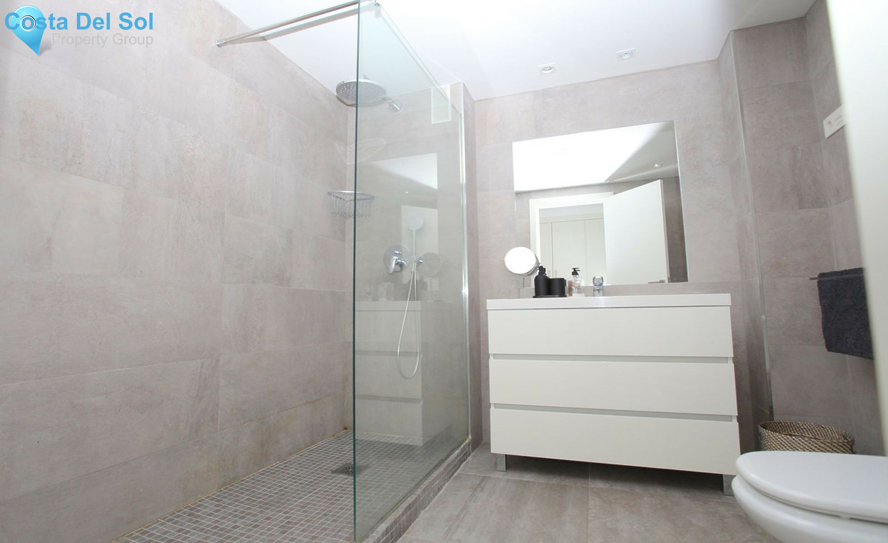 Middle Floor Apartment in Benahavís-1241817