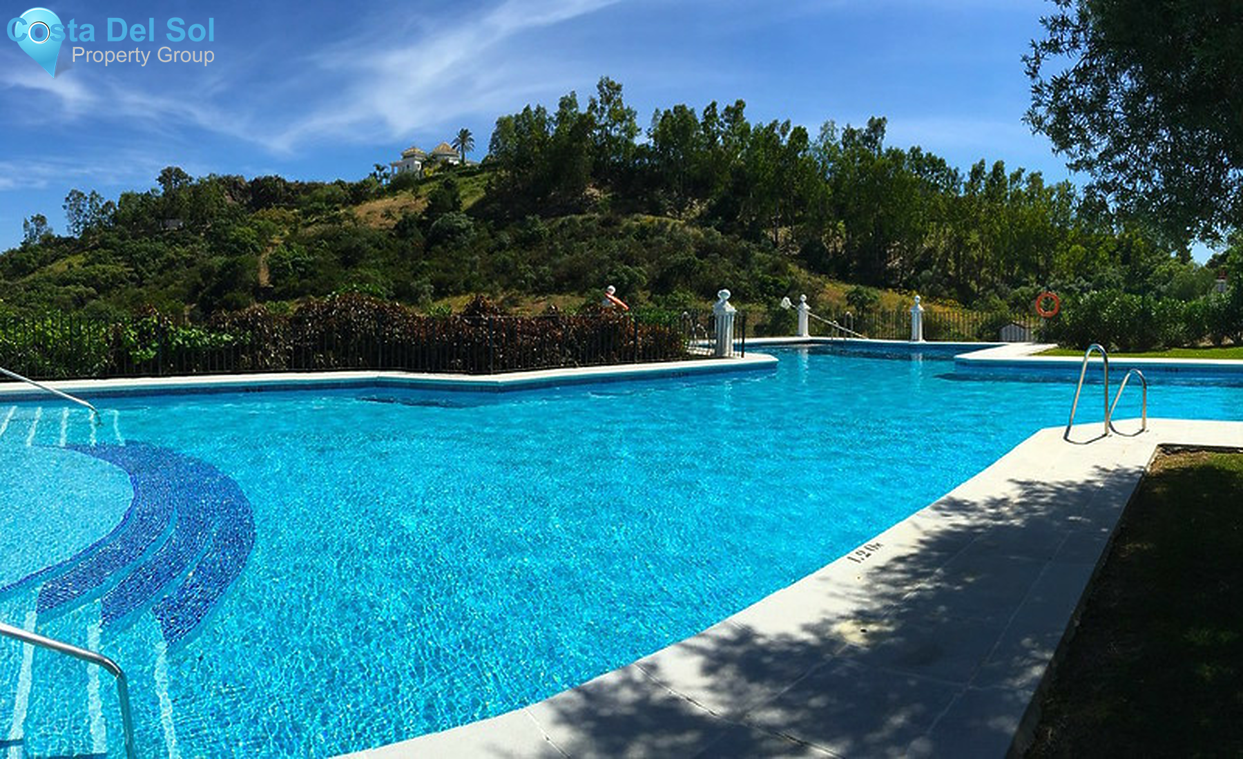 Middle Floor Apartment in Benahavís-1385603