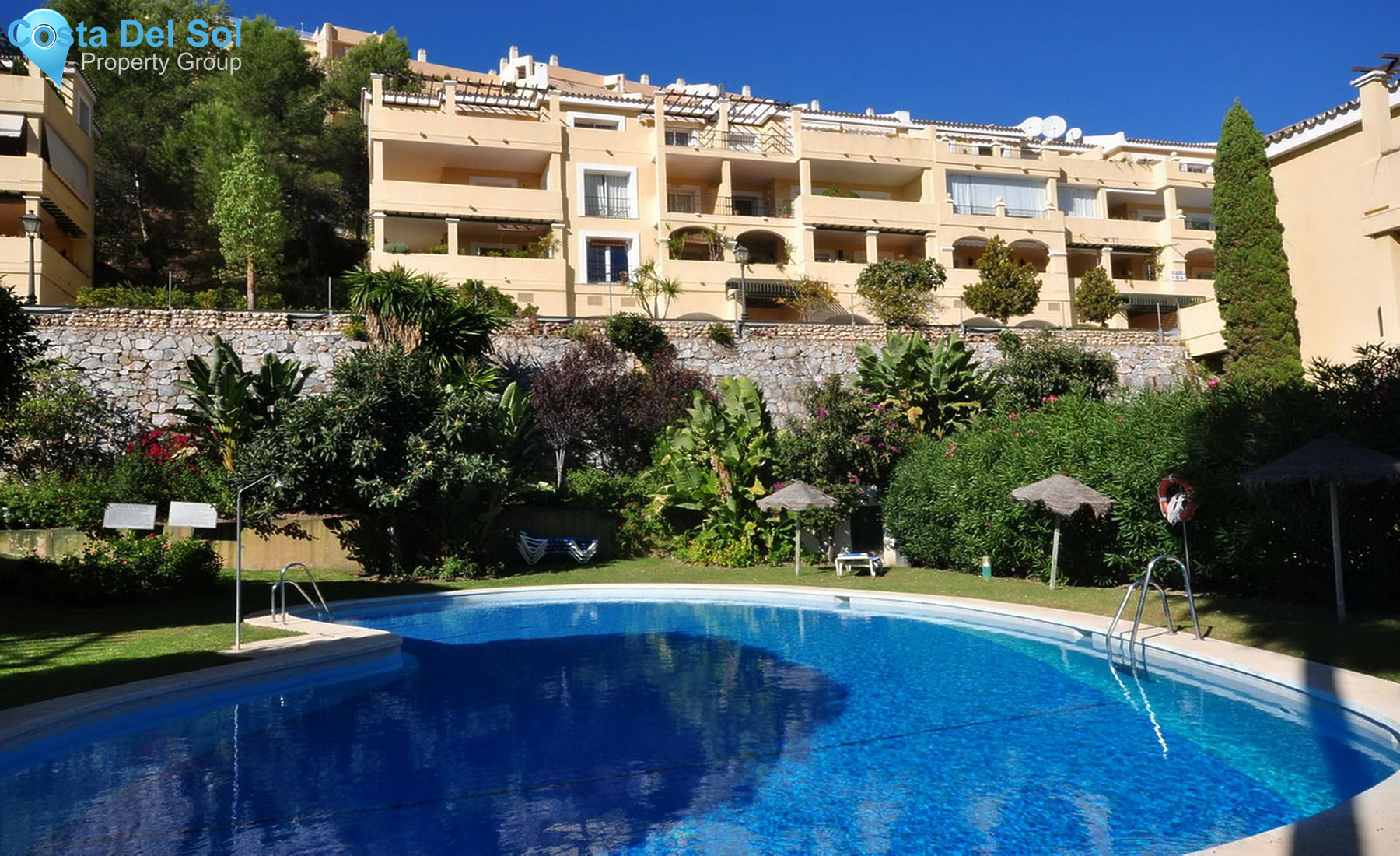 Middle Floor Apartment in Benahavís-1401168