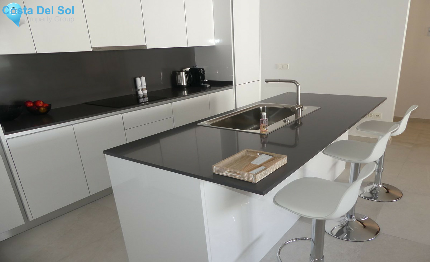 Middle Floor Apartment in Benahavís-1407547