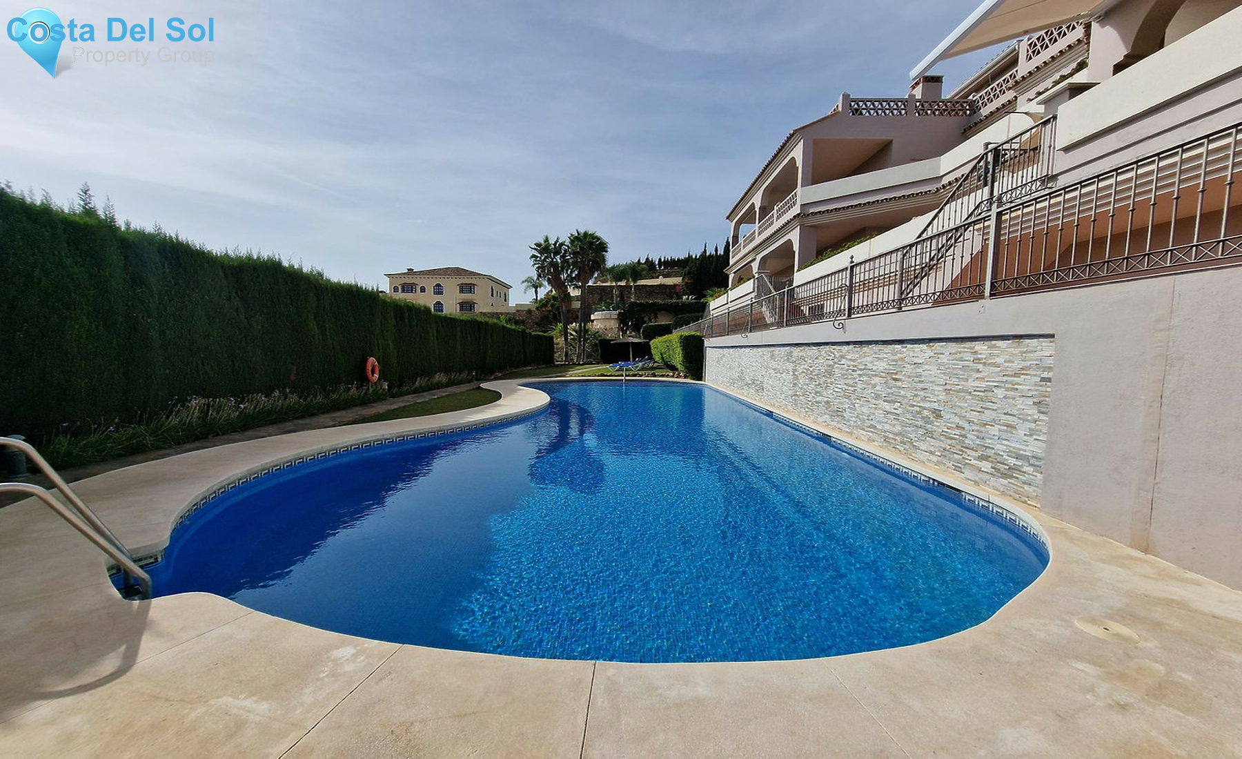 Middle Floor Apartment in Benahavís-1457450