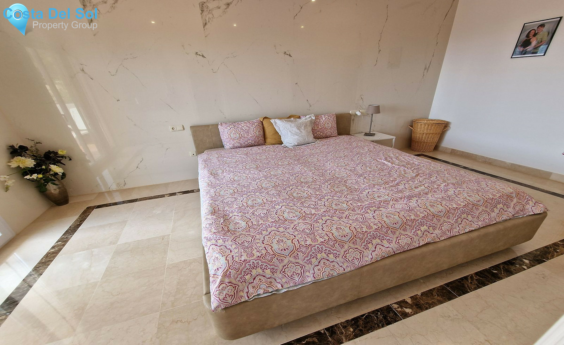 Middle Floor Apartment in Benahavís-1457465