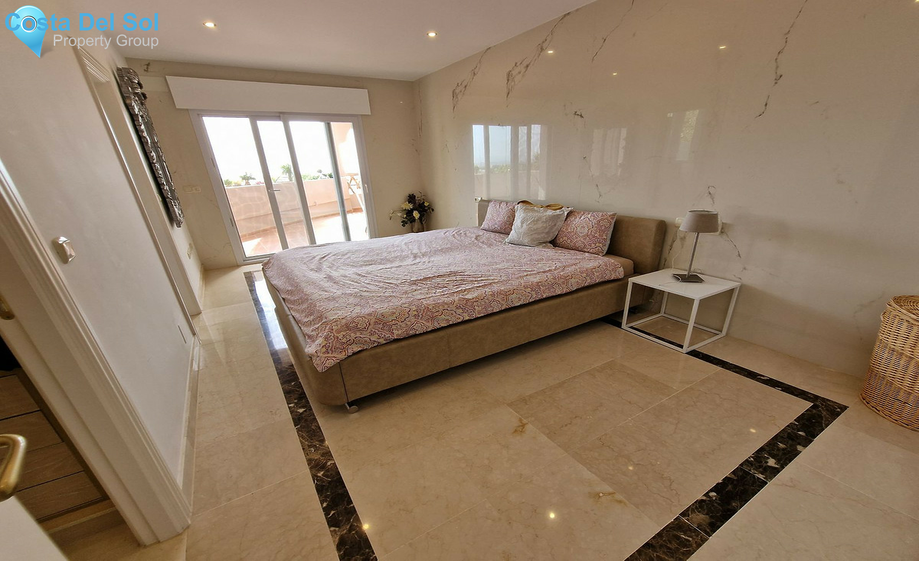 Middle Floor Apartment in Benahavís-1457466