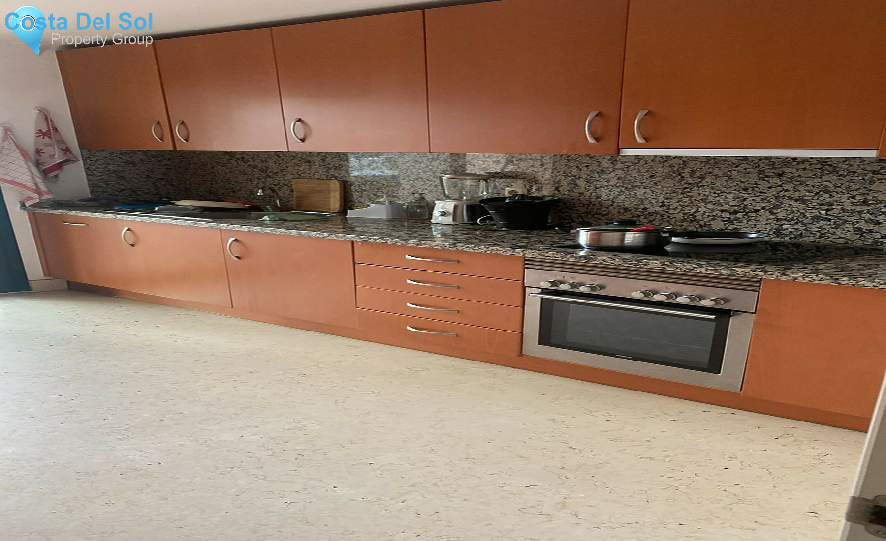 Middle Floor Apartment in Benahavís-1457804