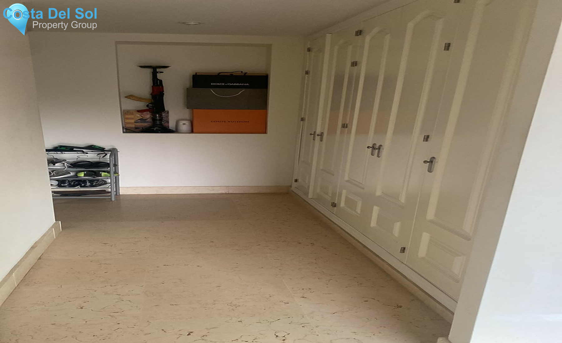 Middle Floor Apartment in Benahavís-1457793