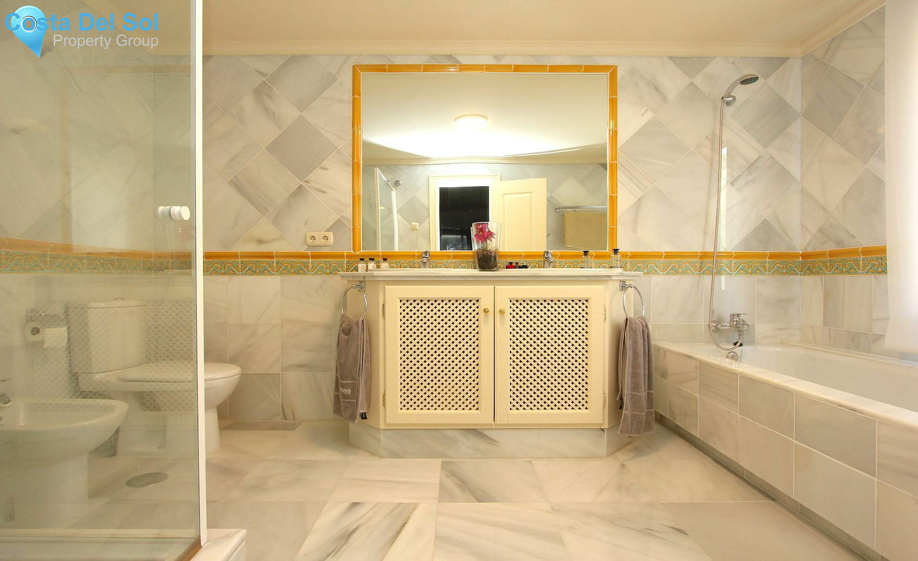 Middle Floor Apartment in Benahavís-1180333