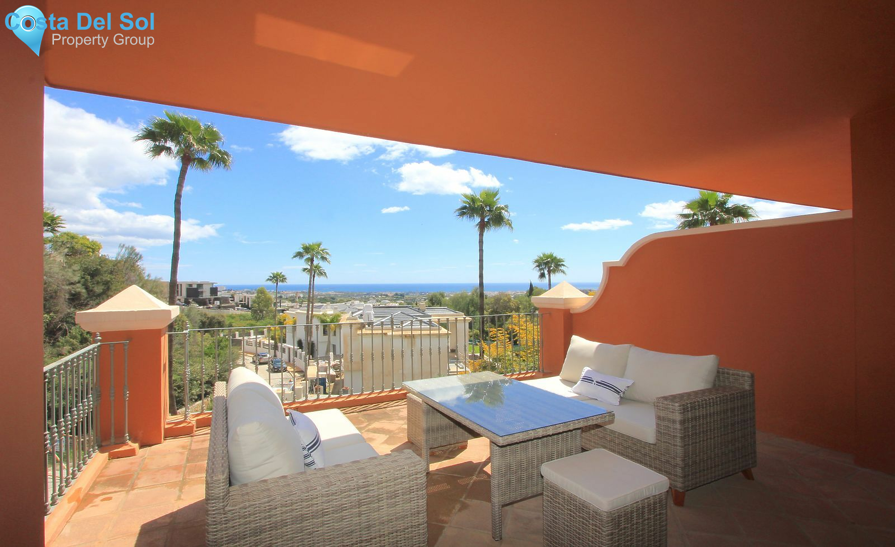 Middle Floor Apartment in Benahavís-1180318