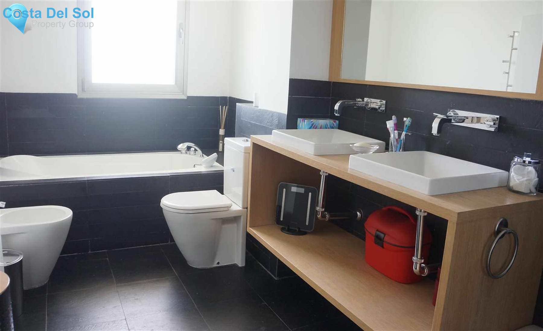 Middle Floor Apartment in Benahavís-1220807