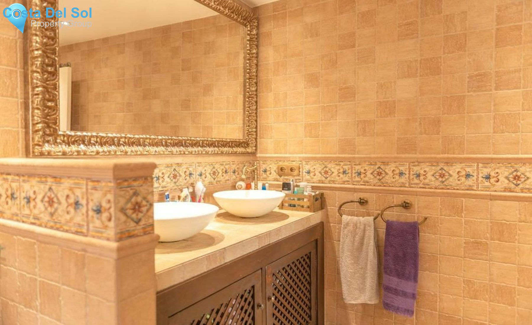Middle Floor Apartment in Benahavís-1443234