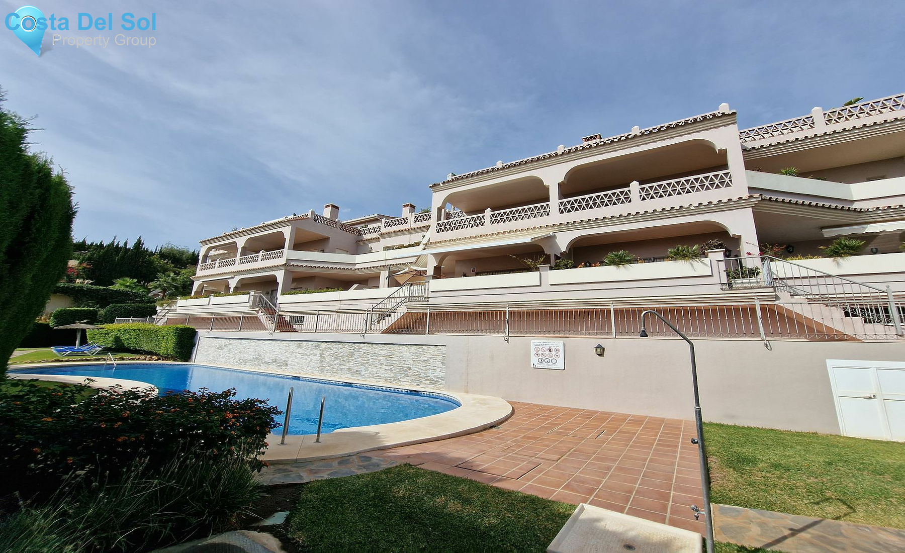 Middle Floor Apartment in Benahavís-1468278