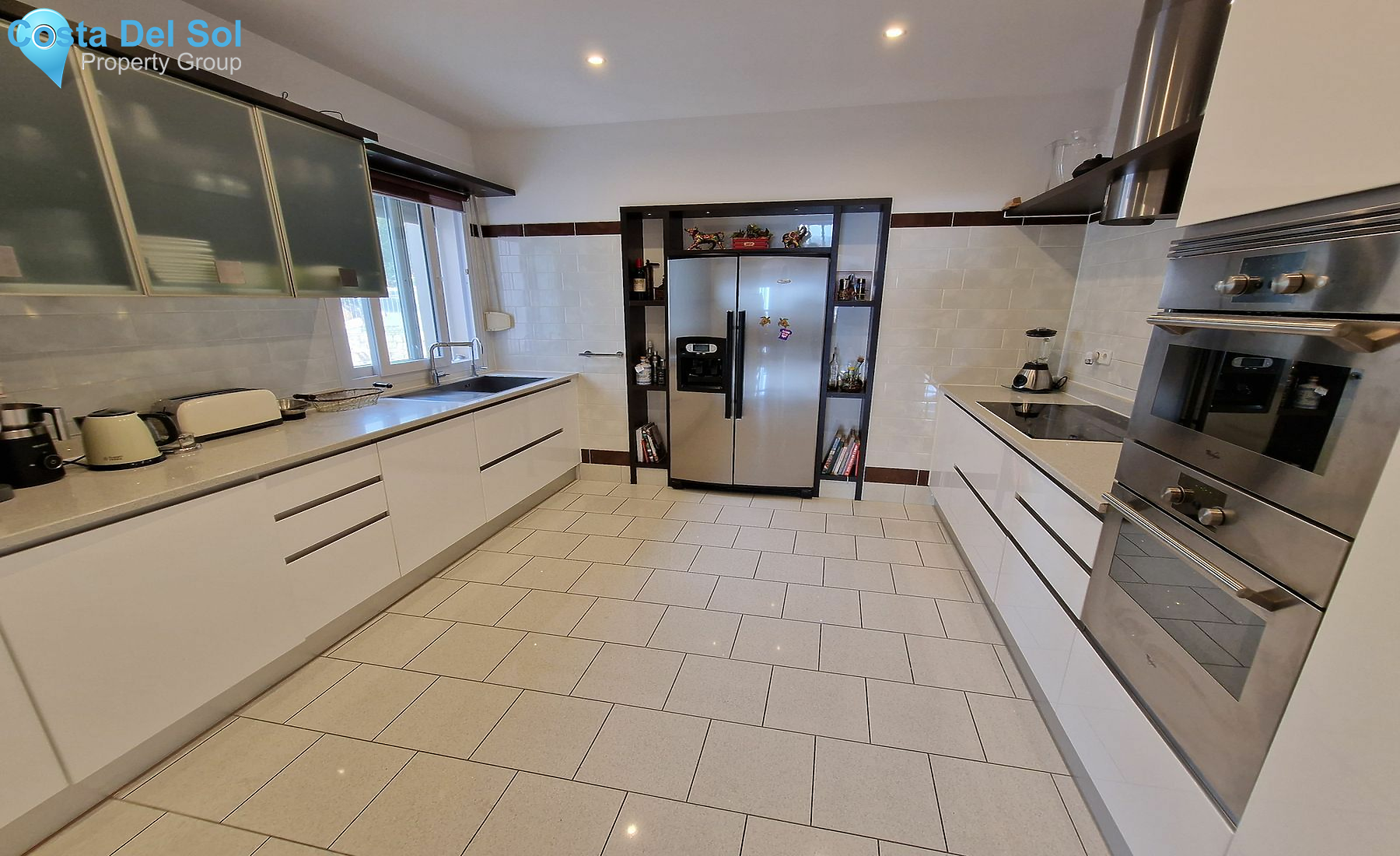 Middle Floor Apartment in Benahavís-1468288