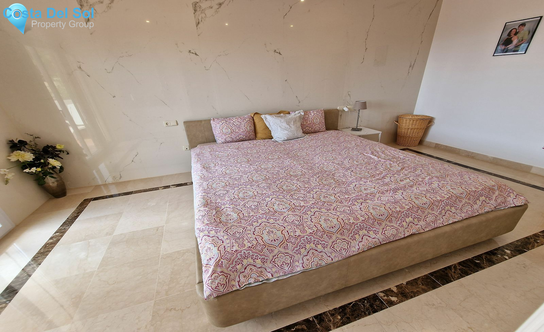 Middle Floor Apartment in Benahavís-1468292