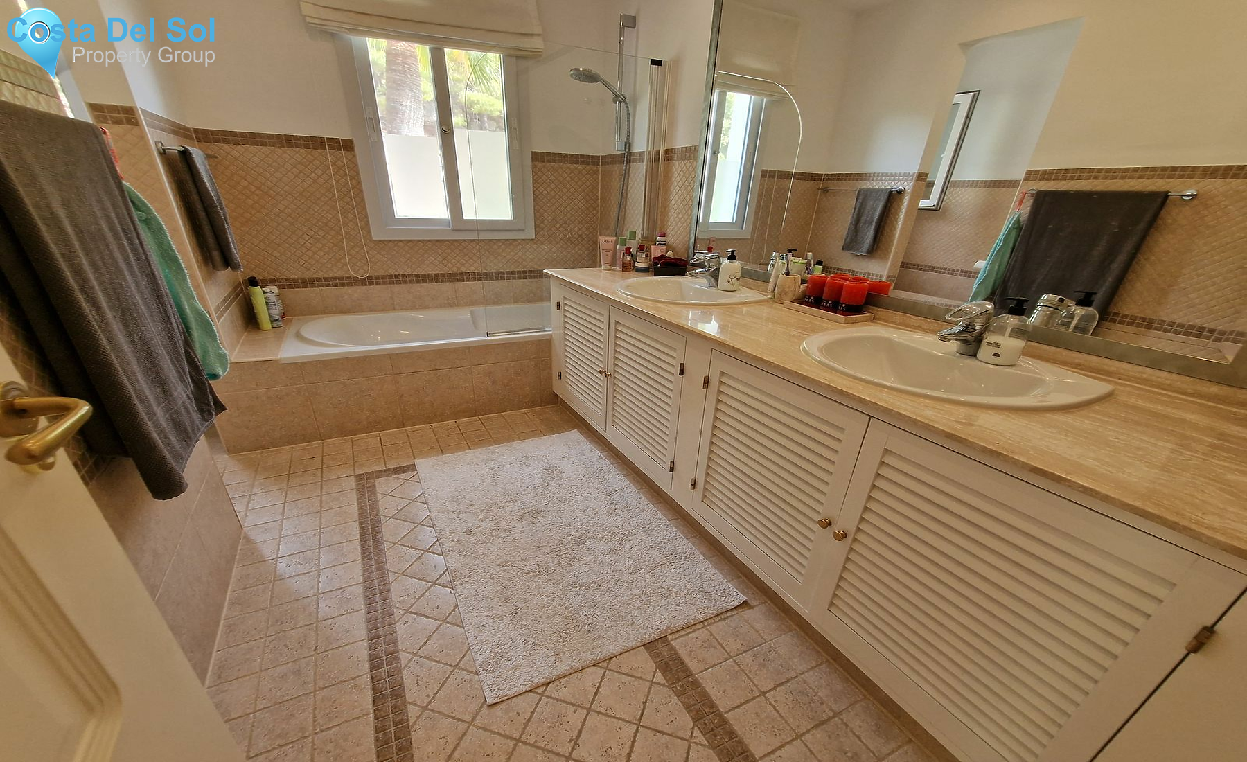 Middle Floor Apartment in Benahavís-1468294
