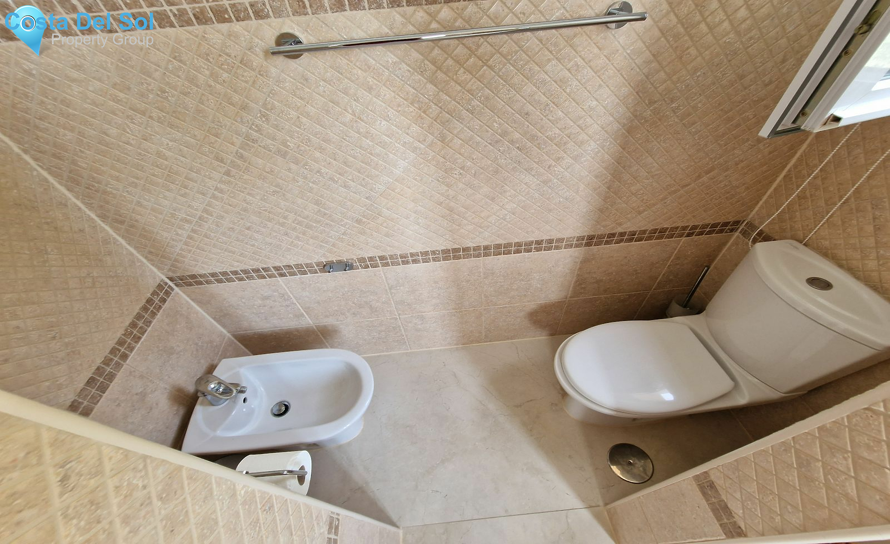Middle Floor Apartment in Benahavís-1468296