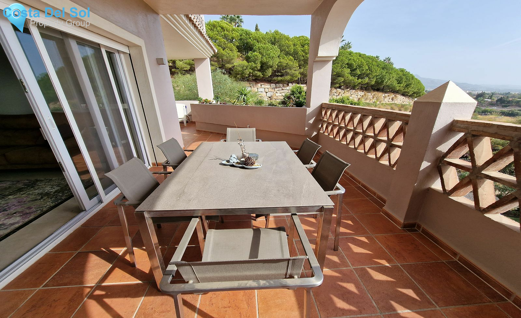Middle Floor Apartment in Benahavís-1468284