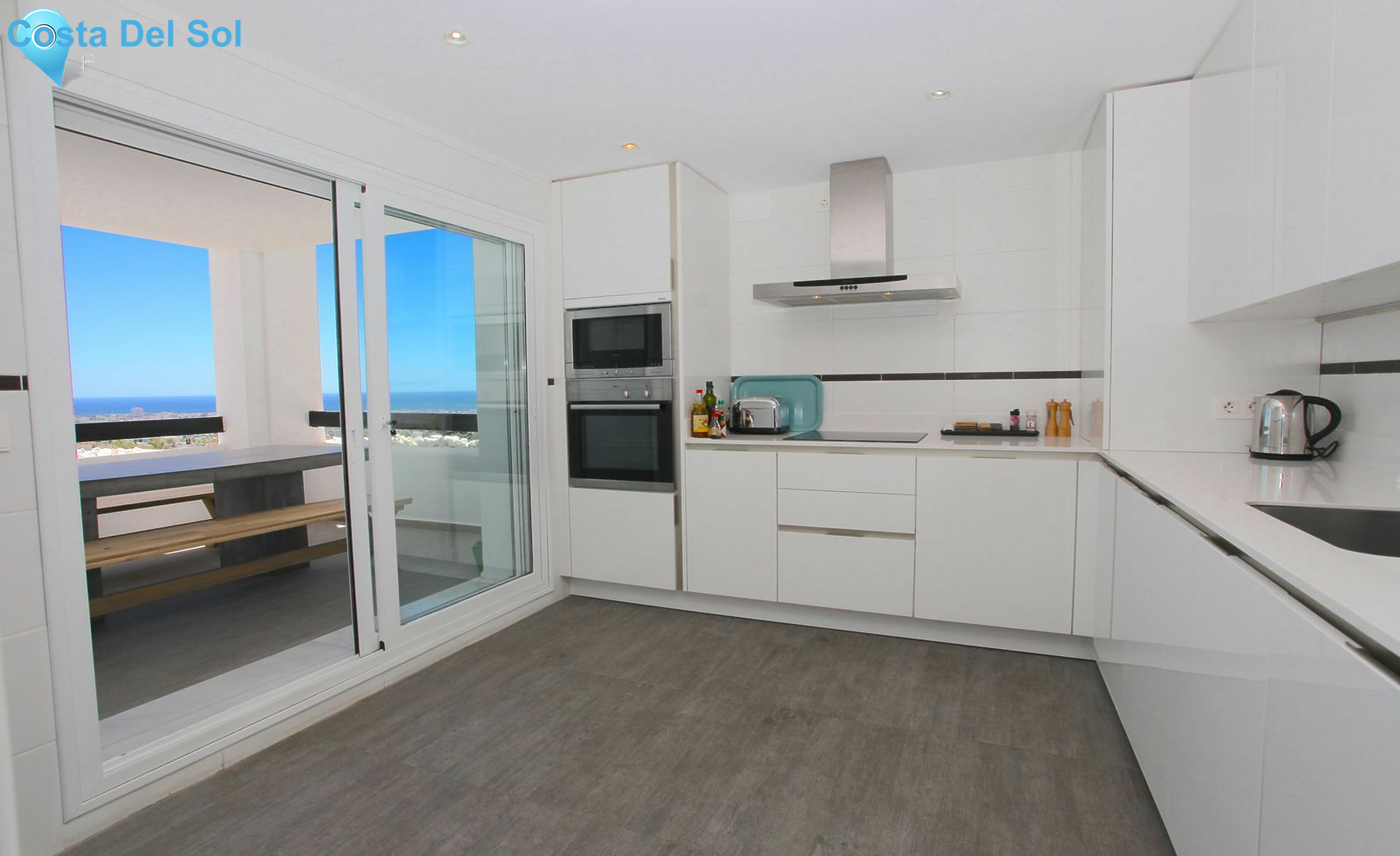 Middle Floor Apartment in Benahavís-1470692