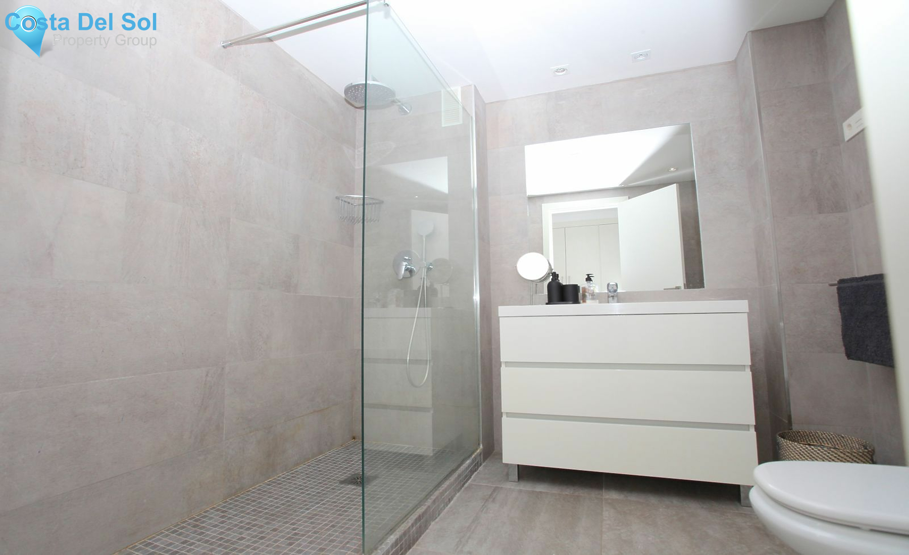 Middle Floor Apartment in Benahavís-1470696