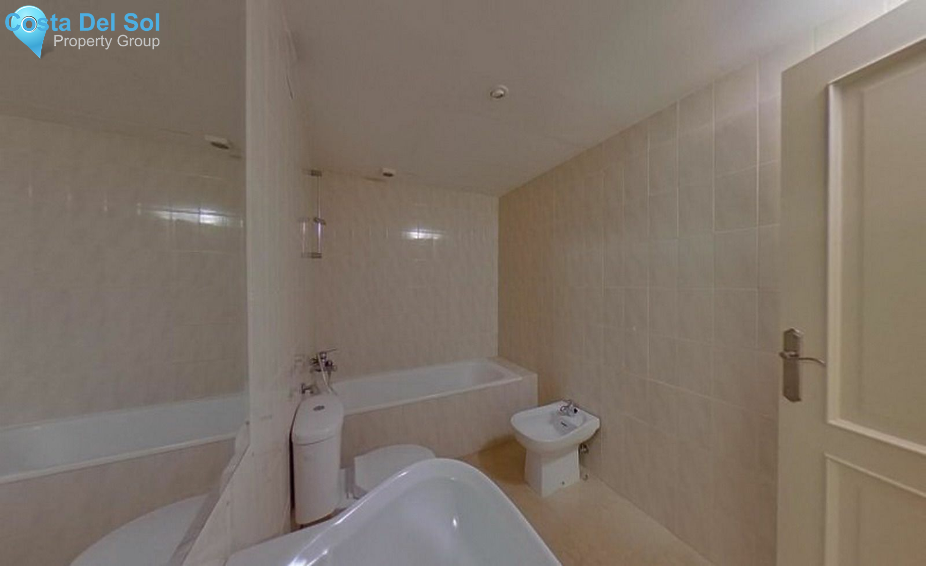 Middle Floor Apartment in Benahavís-1473058