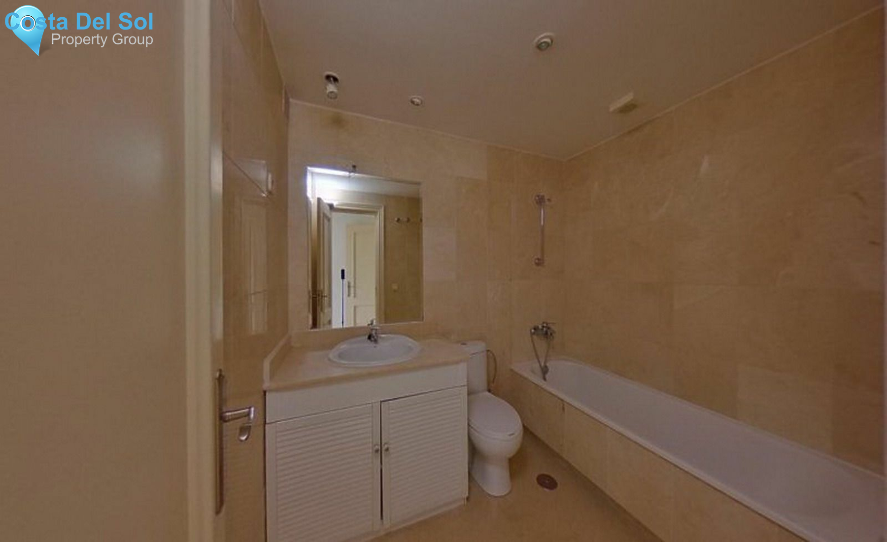 Middle Floor Apartment in Benahavís-1473061