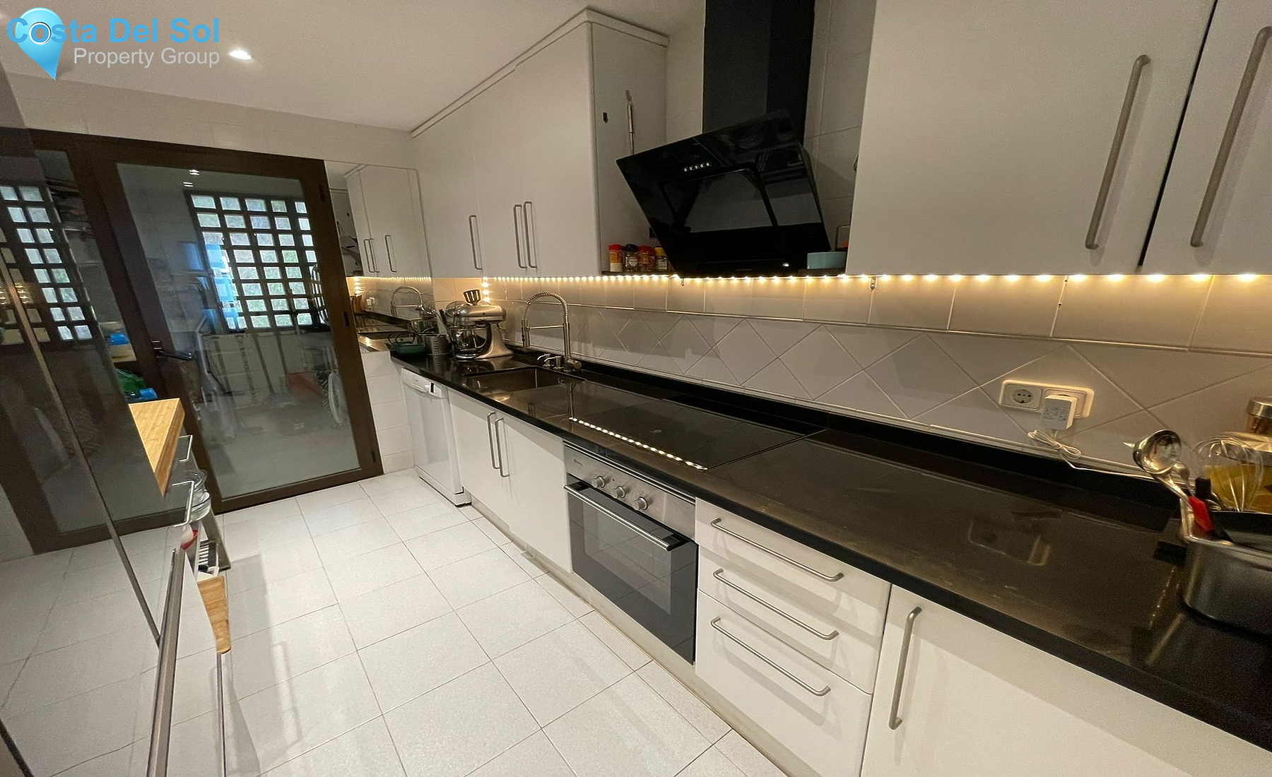 Middle Floor Apartment in Benahavís-1483424