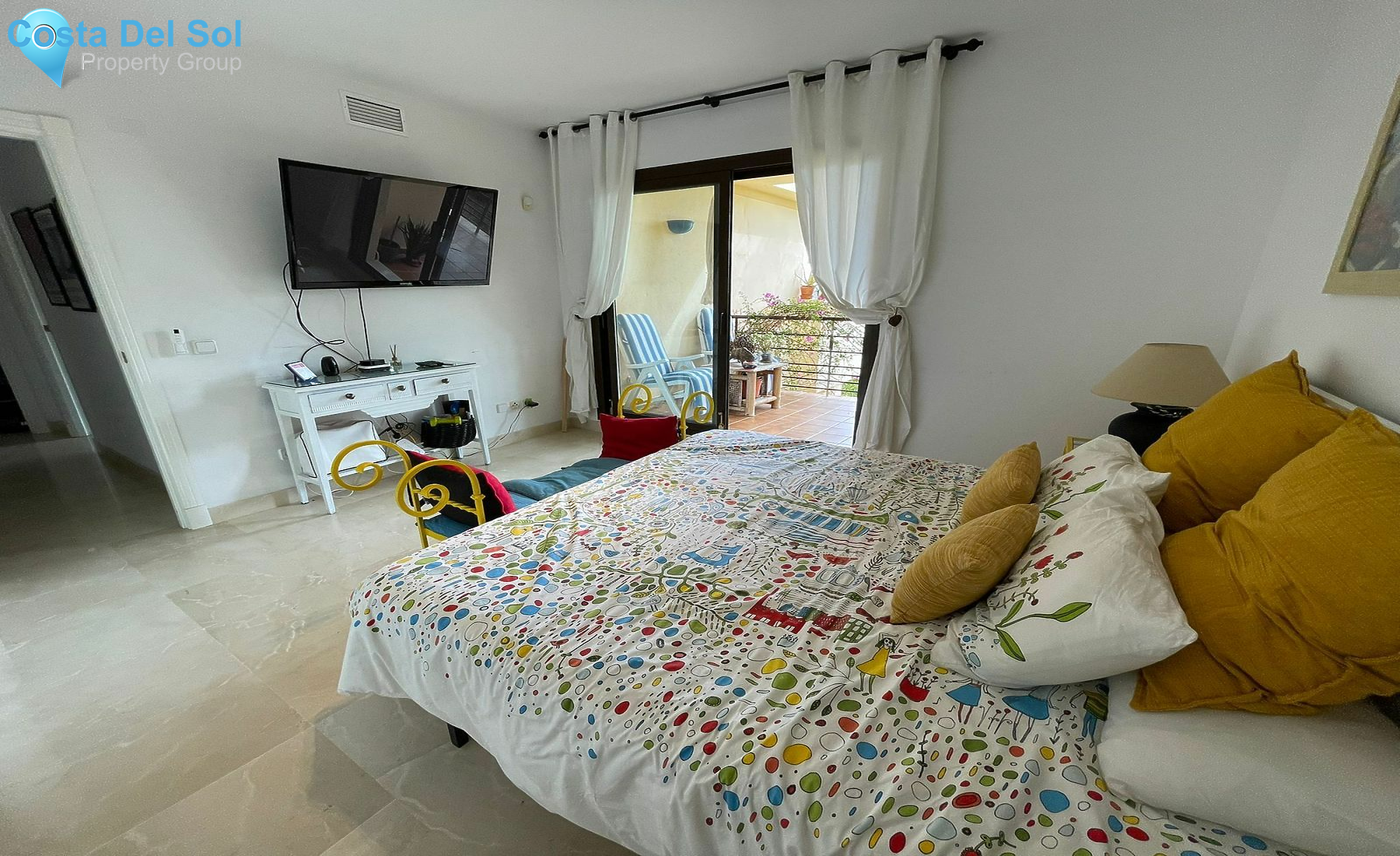 Middle Floor Apartment in Benahavís-1483426