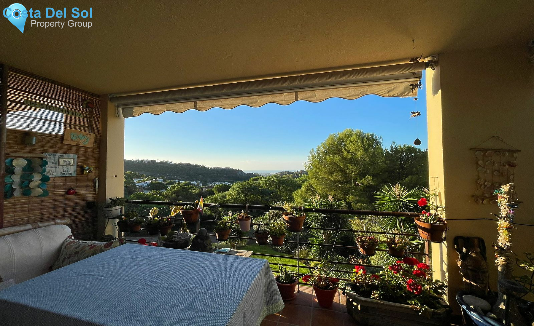 Middle Floor Apartment in Benahavís-1483416