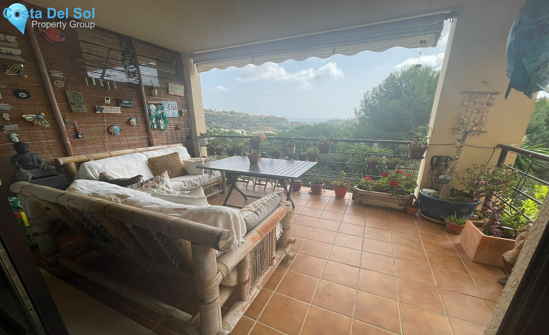 Middle Floor Apartment in Benahavís-1483418