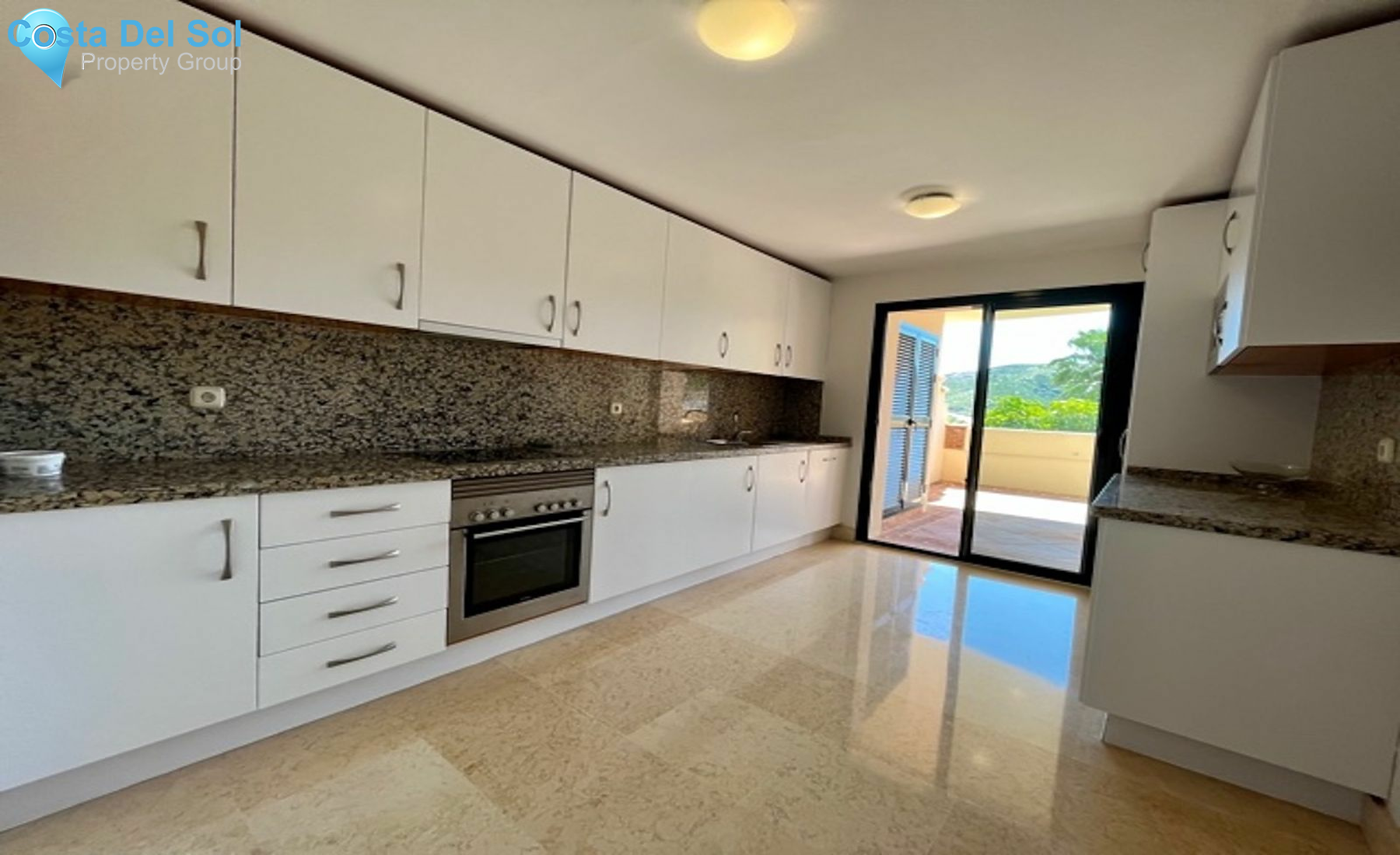 Middle Floor Apartment in Benahavís-1495310