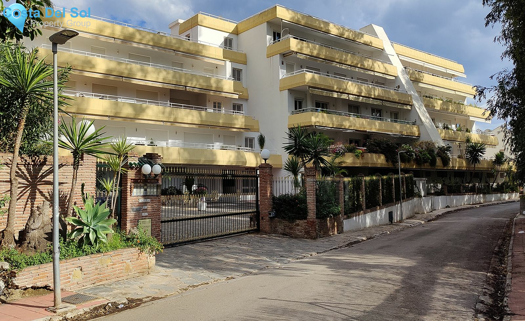 Middle Floor Apartment in Benalmadena Costa-1211277