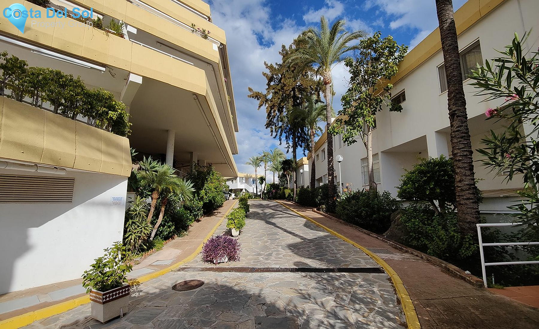 Middle Floor Apartment in Benalmadena Costa-1211279