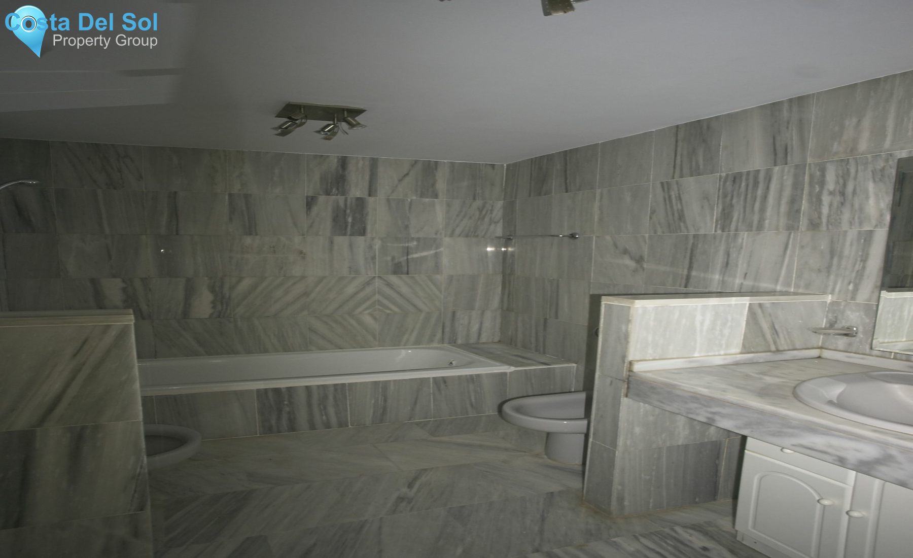 Middle Floor Apartment in Cabopino-1135289