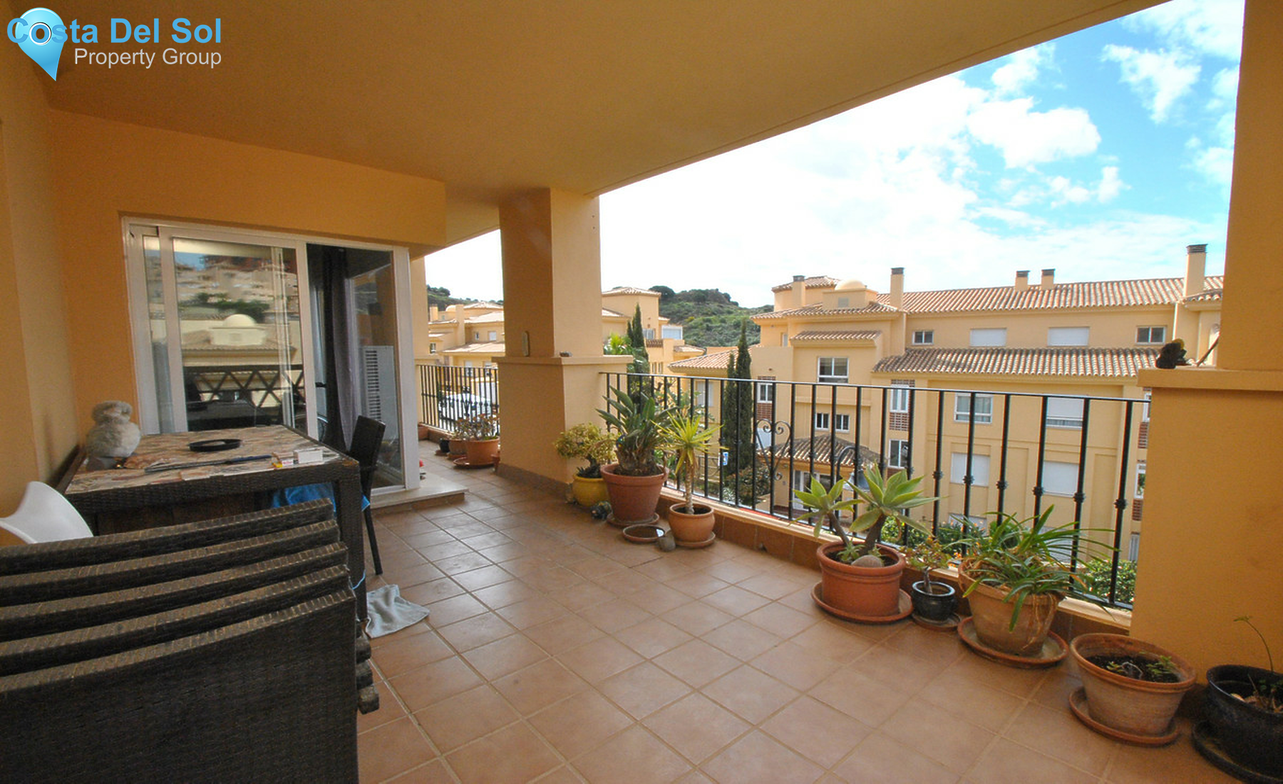 Middle Floor Apartment in Calahonda-1287226