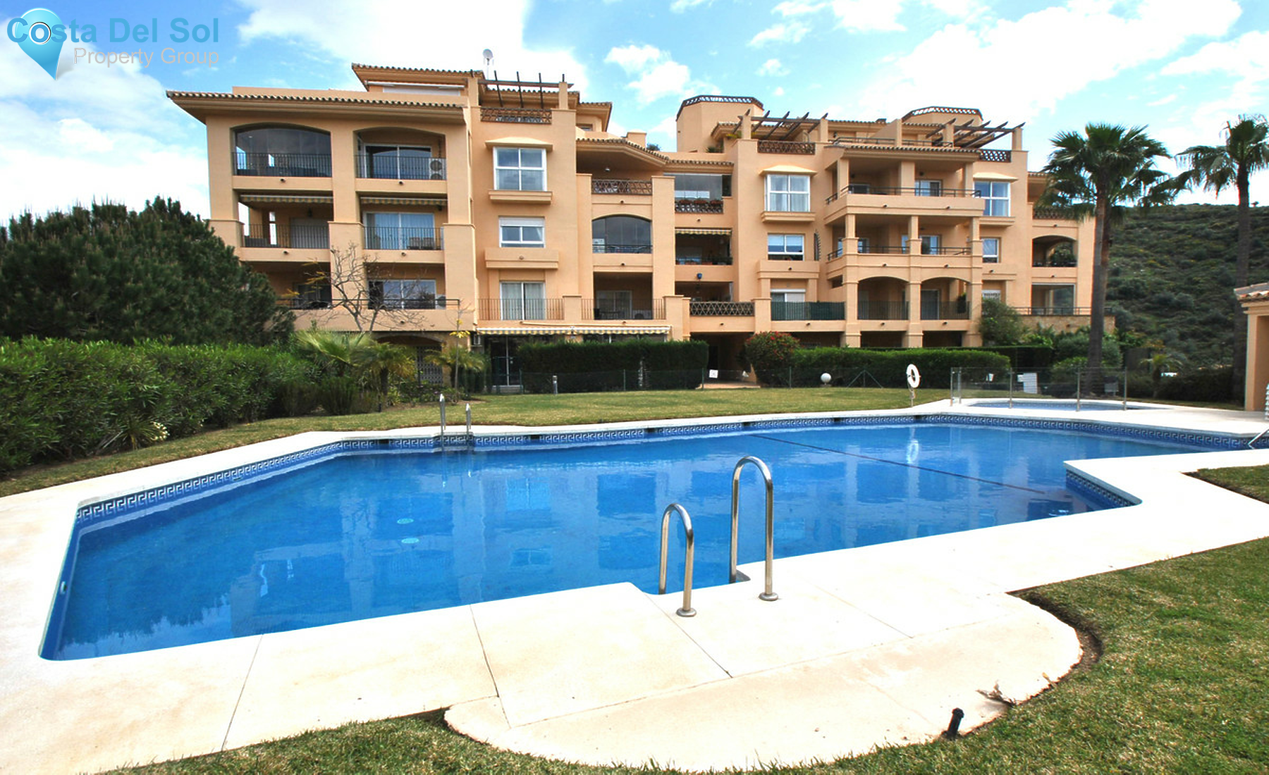 Middle Floor Apartment in Calahonda-1287228