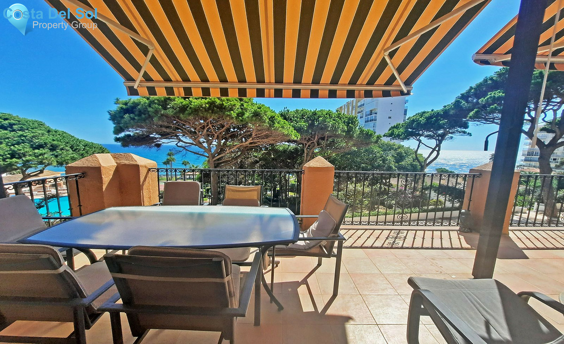 Middle Floor Apartment in Calahonda-1459055