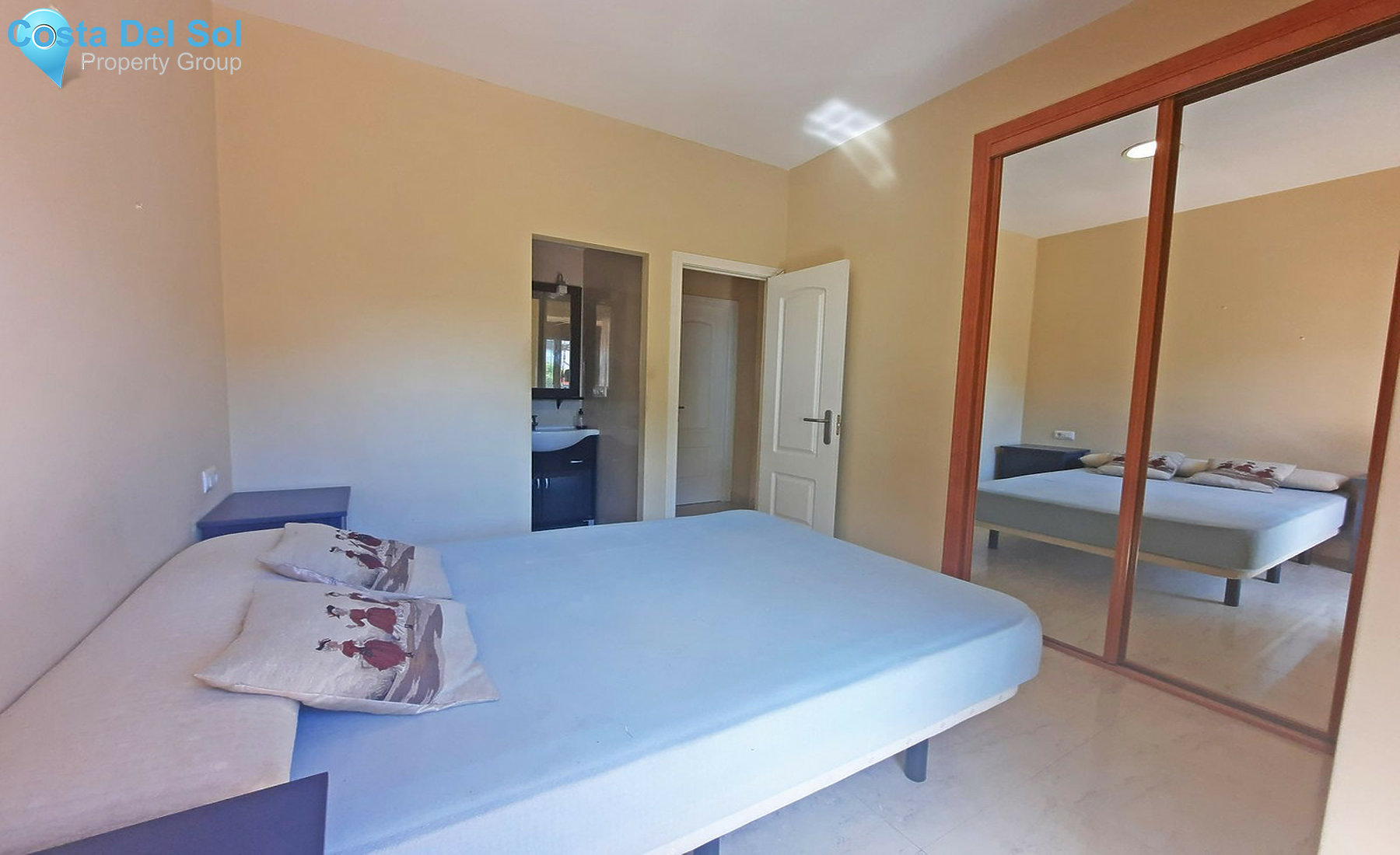 Middle Floor Apartment in Calahonda-1459073