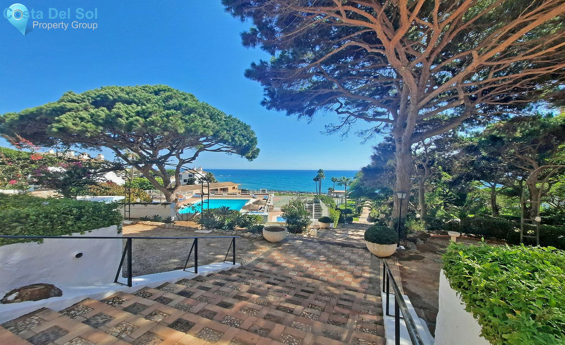 Middle Floor Apartment in Calahonda-1459058