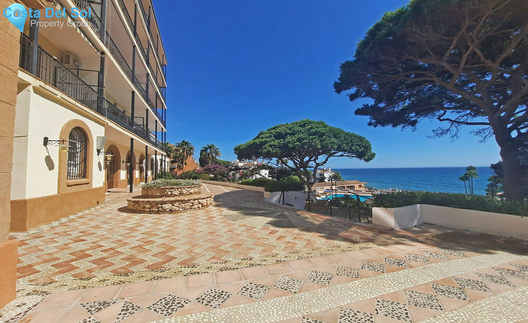 Middle Floor Apartment in Calahonda-1459059