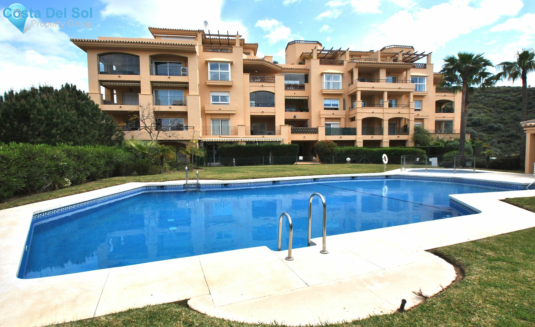 Middle Floor Apartment in Calahonda-1141035